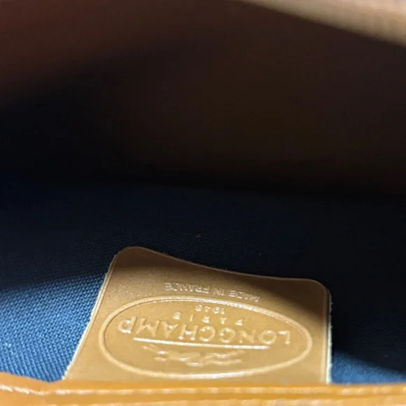 Longchamp Classic Brown Leather Shoulder Bag with Gold Accent - Picture 4 of 13